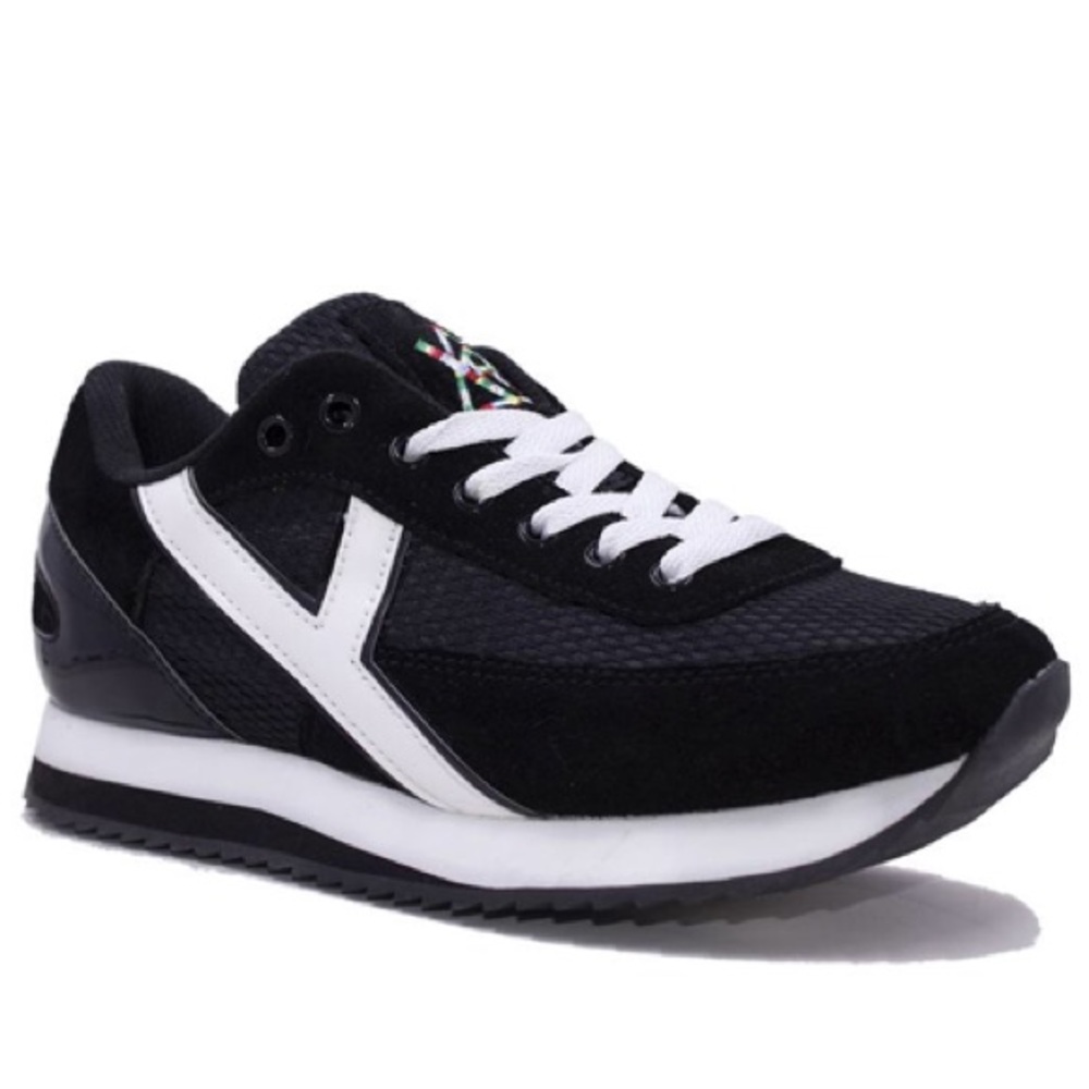 New in box! YRU Flash Black & White Sneakers